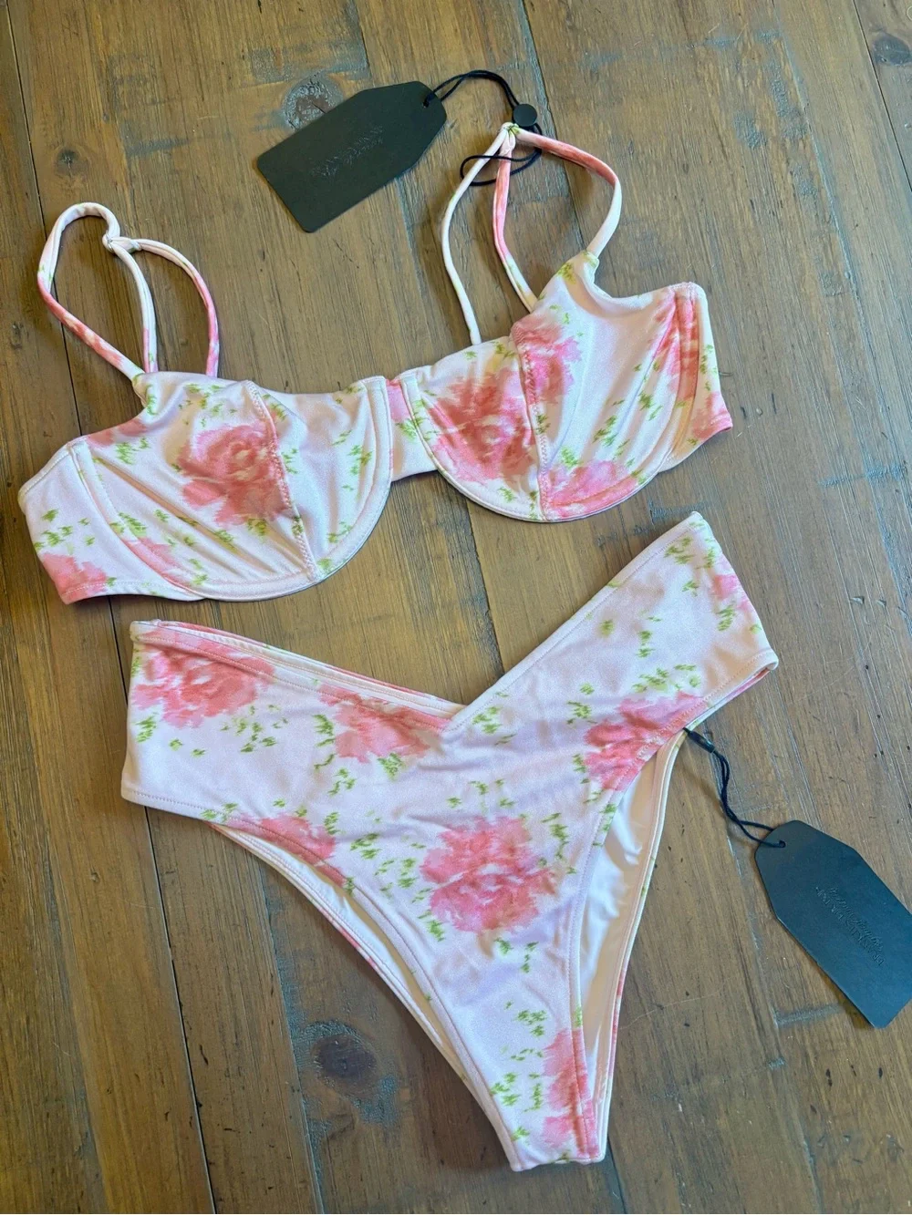 NWT Frankie’s bikinis x Sydney Sweeney Amore mio bikini set